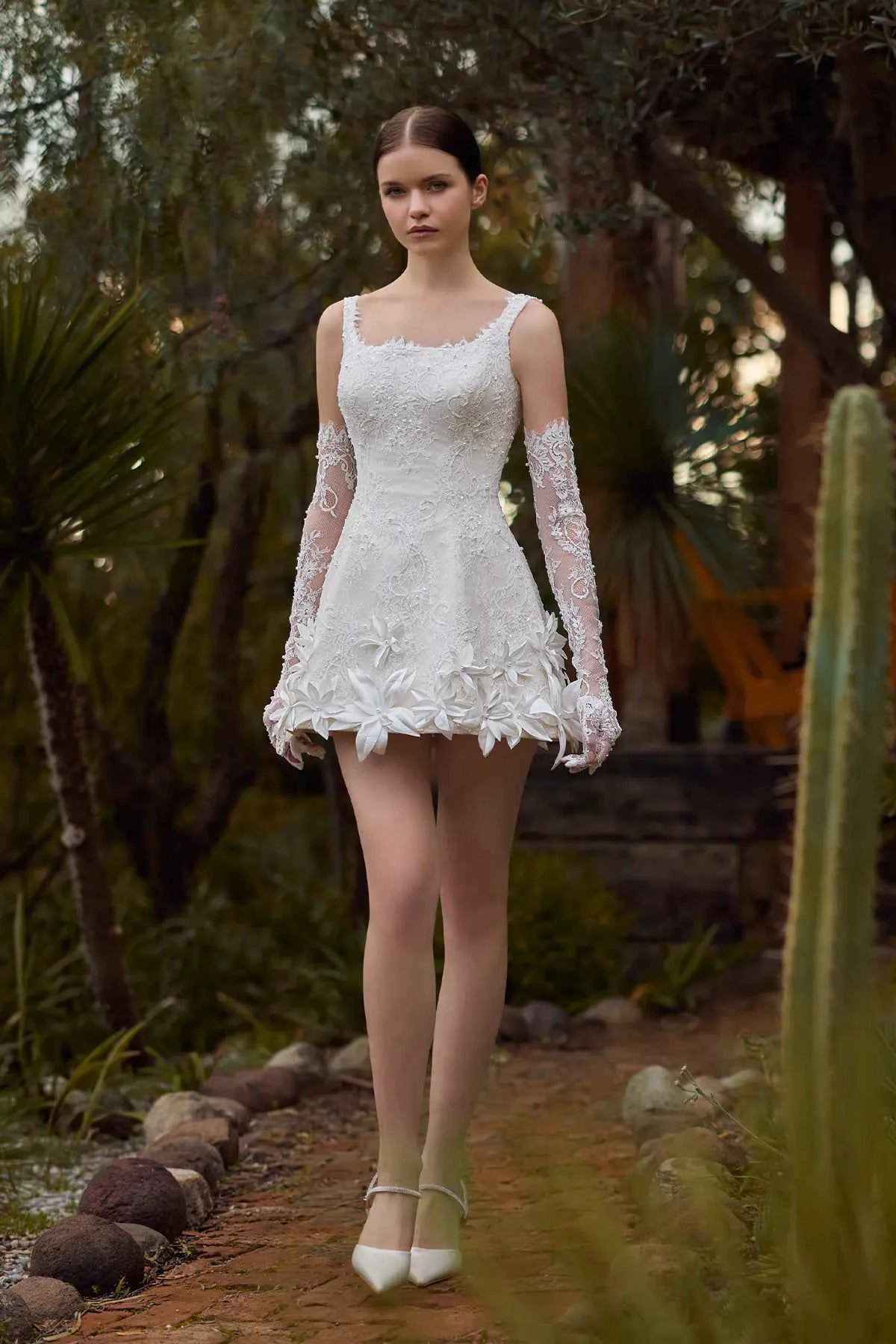 white bridal after party dress After-Party Wedding Dress: Dazzle with the Pinnacle of Elegance M/38 shimmering dress Velikost:L/XL Anthropologie Dress I made a full