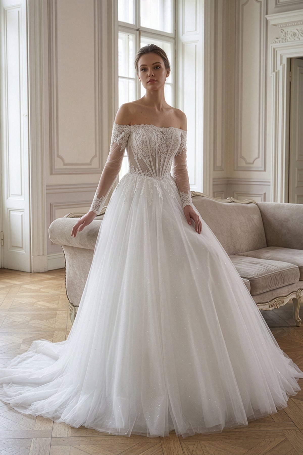 Annabella Gelinlik – Transparan Dantel Detaylı, Kuyruk Uzantılı Zarif Tasarım