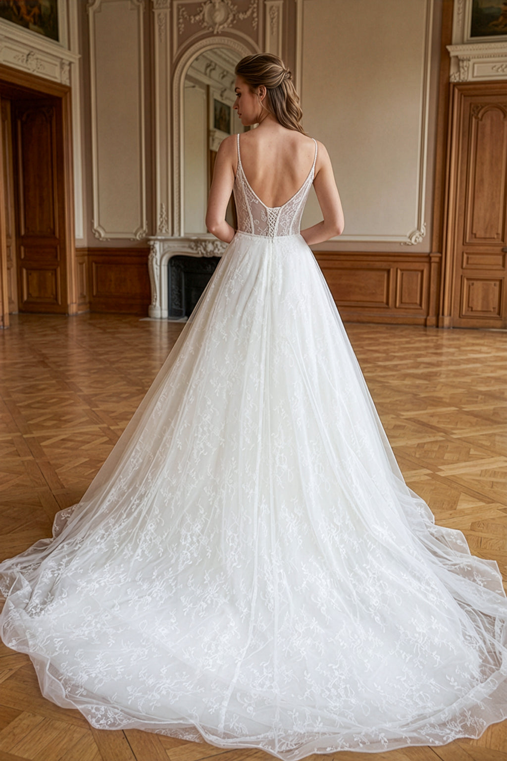 Annabella Helen Gelinlik – Lez Dantel Dokusu ve Bedendeki Drapelerin Zarafetle Buluştuğu Feminen Siluet