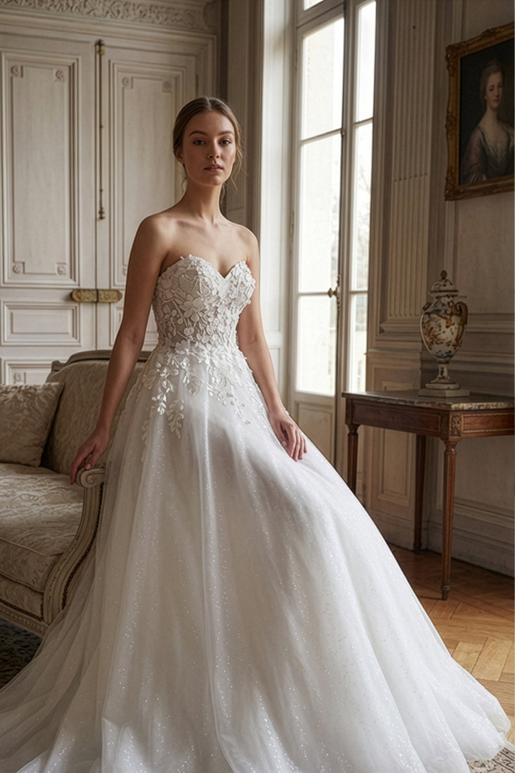 Annabella Helen Gelinlik – Üç Boyutlu Çiçek Detayları ve Simli Dokunun Işıltısıyla Zarif ve Romantik Siluet