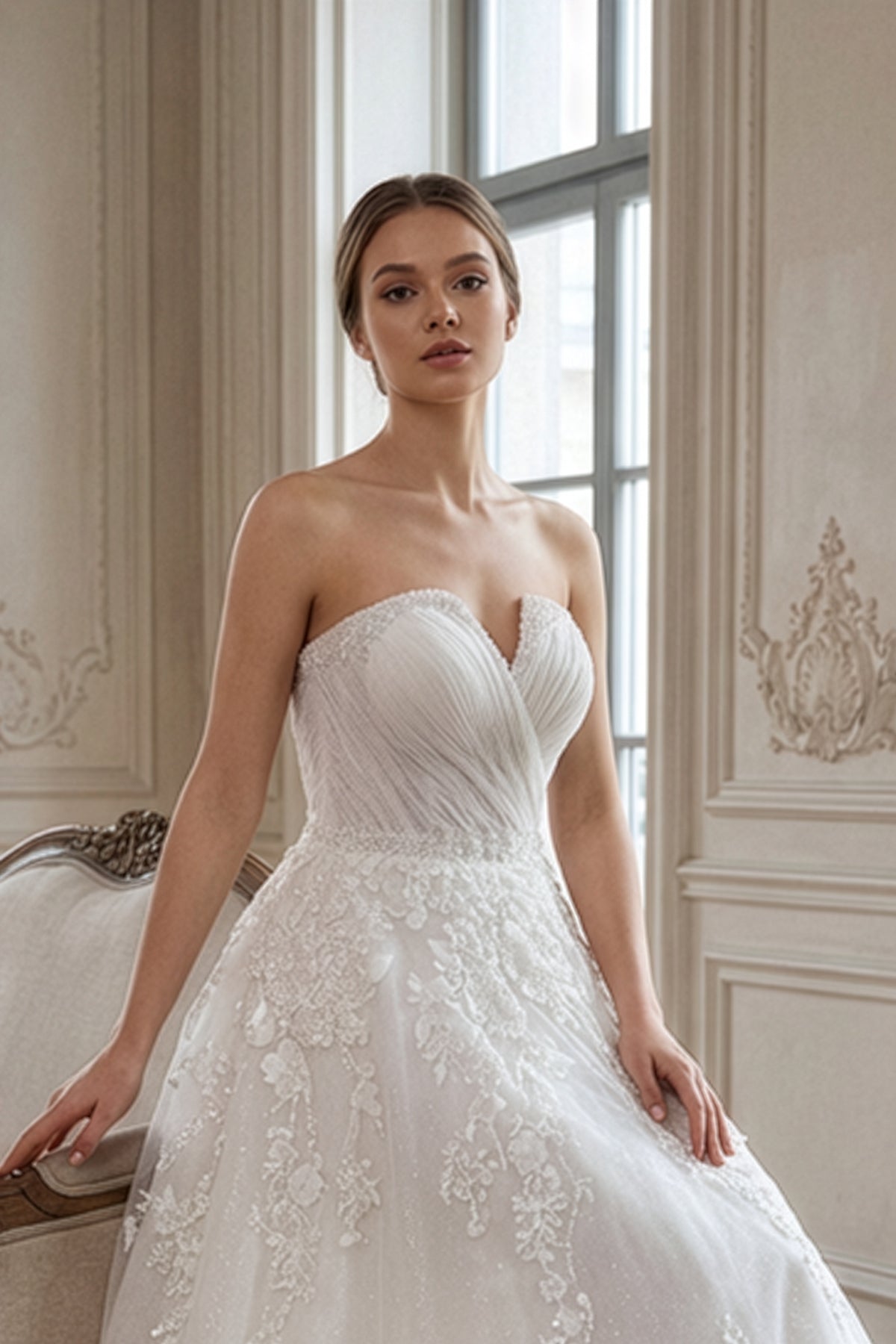 Annabella Helen Gelinlik – Klasikten Ayrılan Özgün Yaka Tasarımıyla Farklılık Arayanlar İçin Modern ve Zarif Siluet