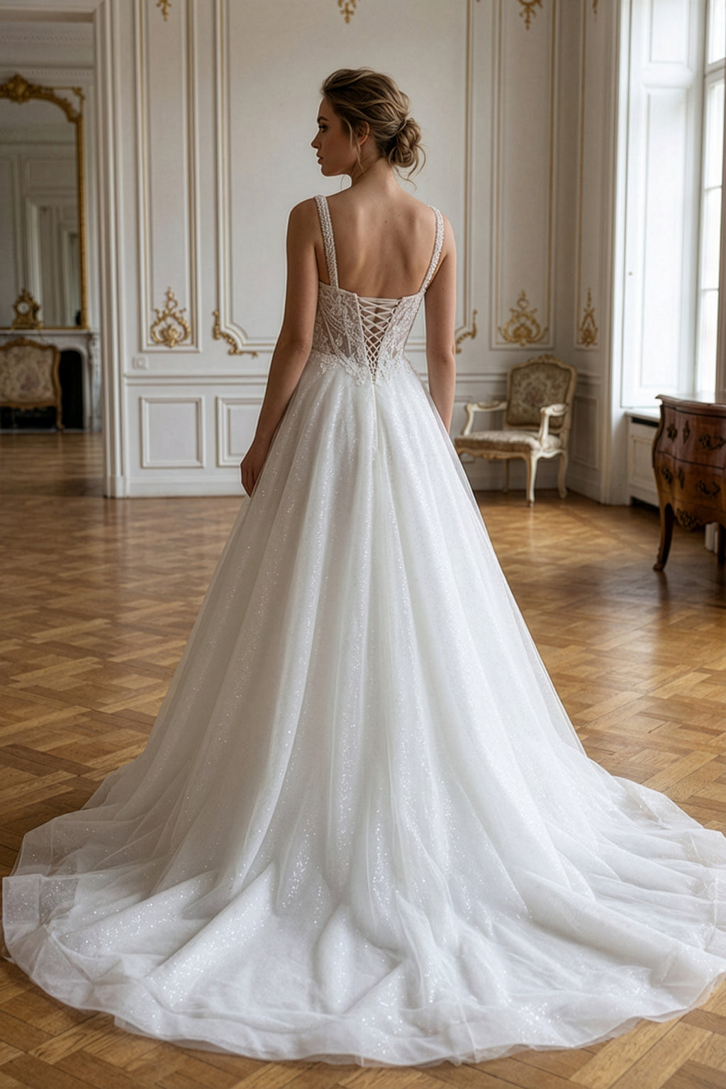 Annabella Helen Gelinlik – Işıltı ve Transparan Detayların Bir Araya Geldiği, Hafif ve Feminen Siluet
