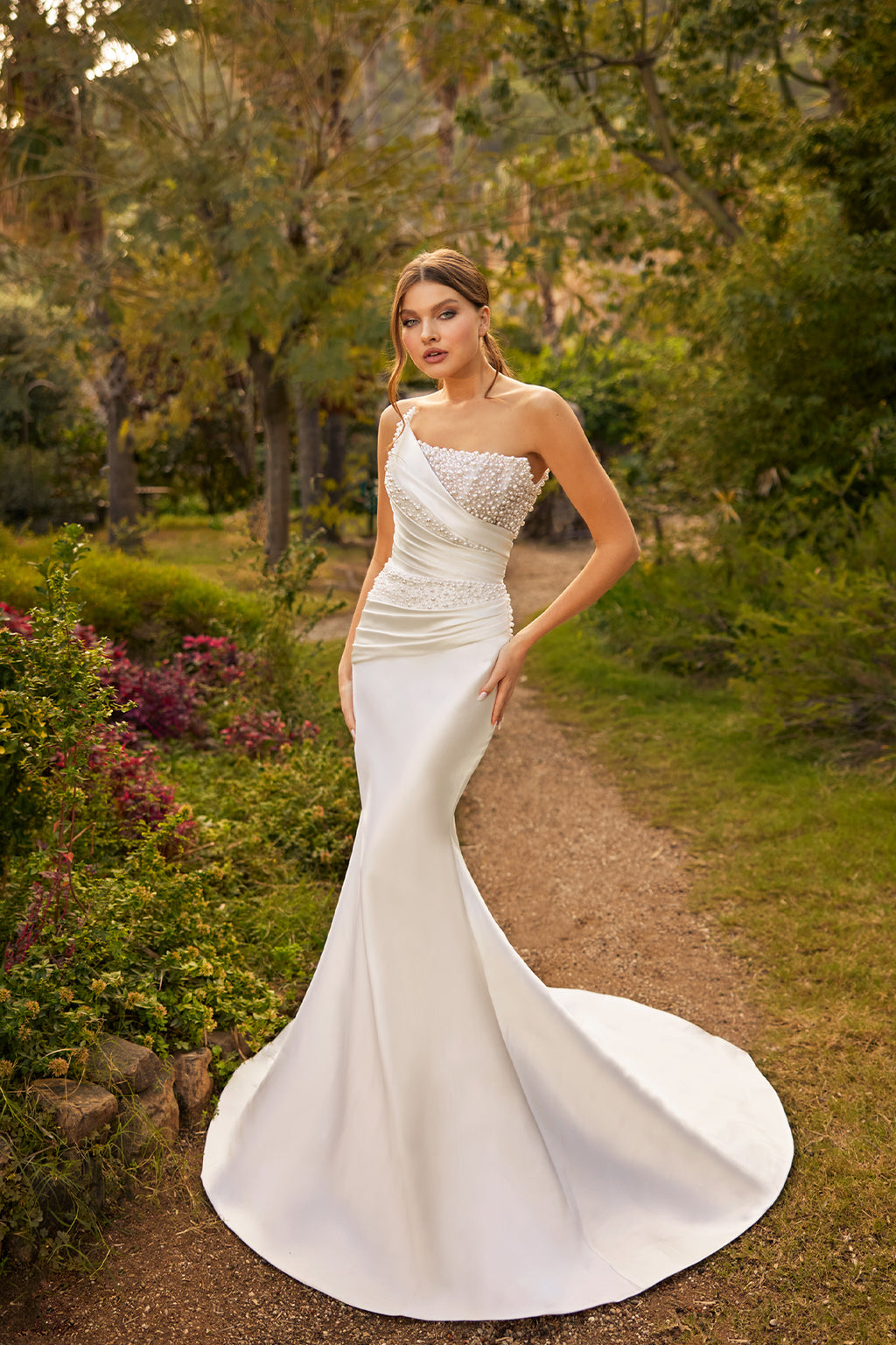 Annabella Tek Omuz İnci İşlemeli Balık Gelinlik Beyaz