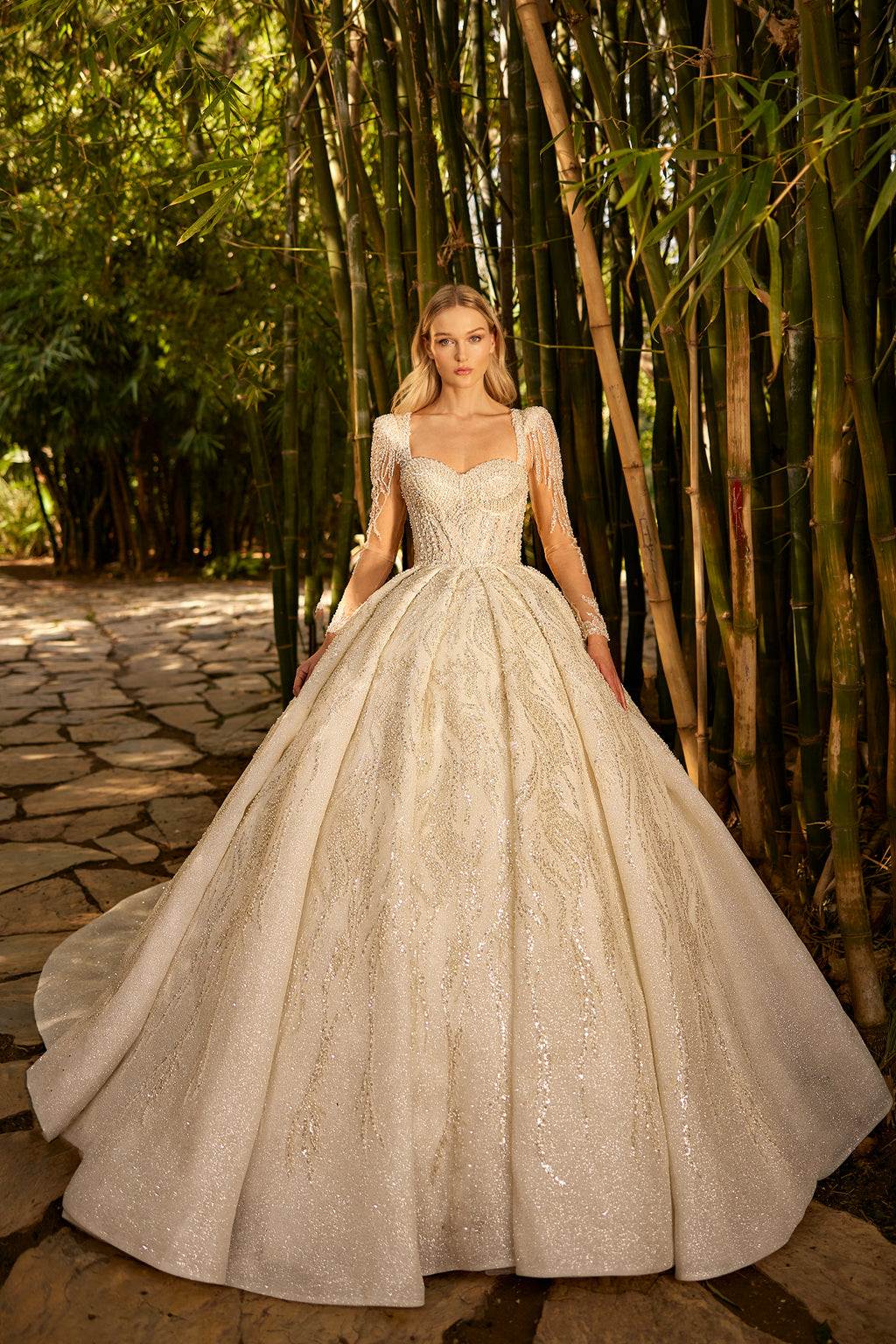 Annabella V Yaka Boncuk İşlemeli Helen Gelinlik Beyaz