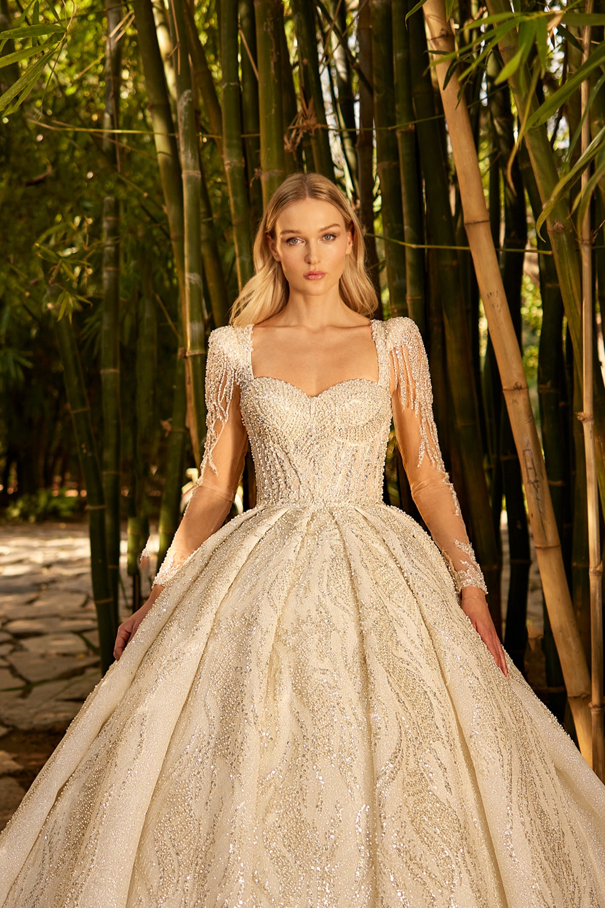 Annabella V Yaka Boncuk İşlemeli Helen Gelinlik Beyaz