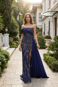 Lacivert Payet İşlemeli Yırtmaçlı Abiye – Asimetrik Drapeli ve Saten Kuyruklu Gece Elbisesi