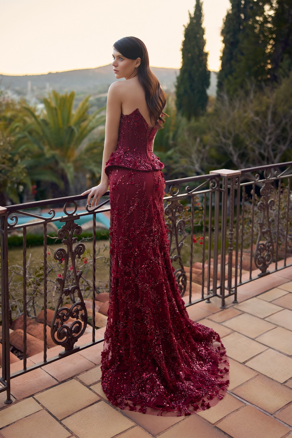 Bordo Kalp Yaka Balon Kollu İllüzyon Korseli Peplumlu Kristal İşlemeli Saten Overskirtli Balık Abiye