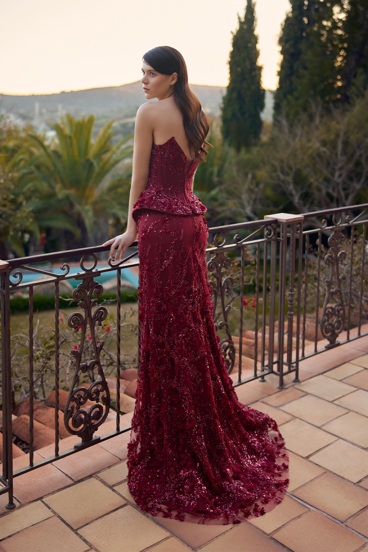 Bordo Kalp Yaka Balon Kollu İllüzyon Korseli Peplumlu Kristal İşlemeli Saten Overskirtli Balık Abiye