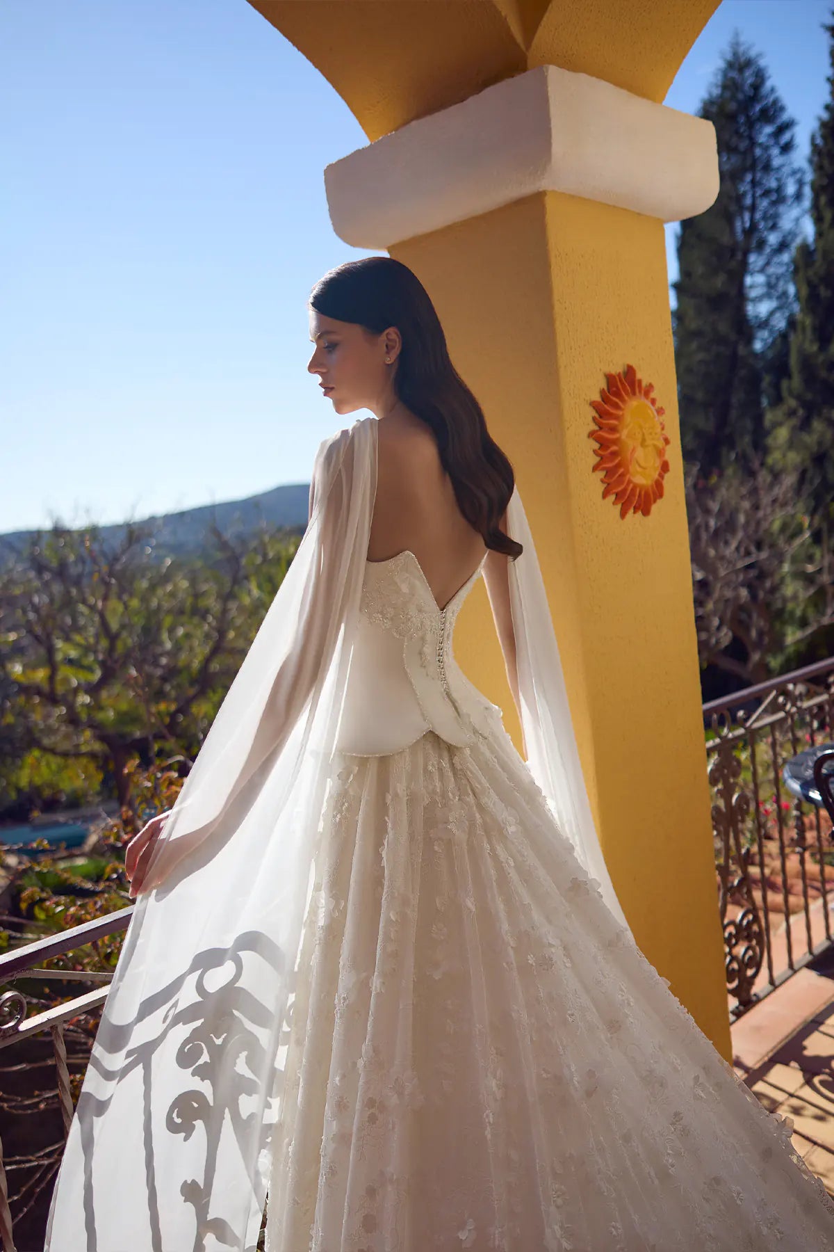 Straplez Saçak Detaylı Balenli Korset Peplum Korseli 3D Floral Aplikeli Tül A Kesim Gelinlik