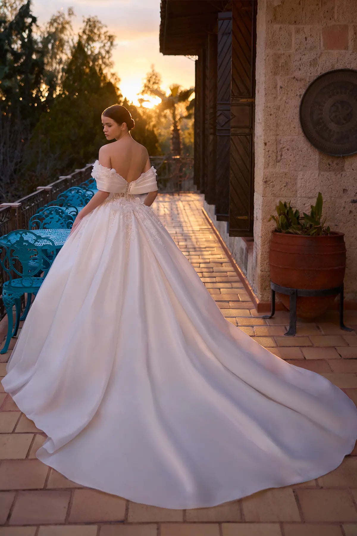 Puffy Princess Wedding Dress: Designed for a Dream Wedding M/38