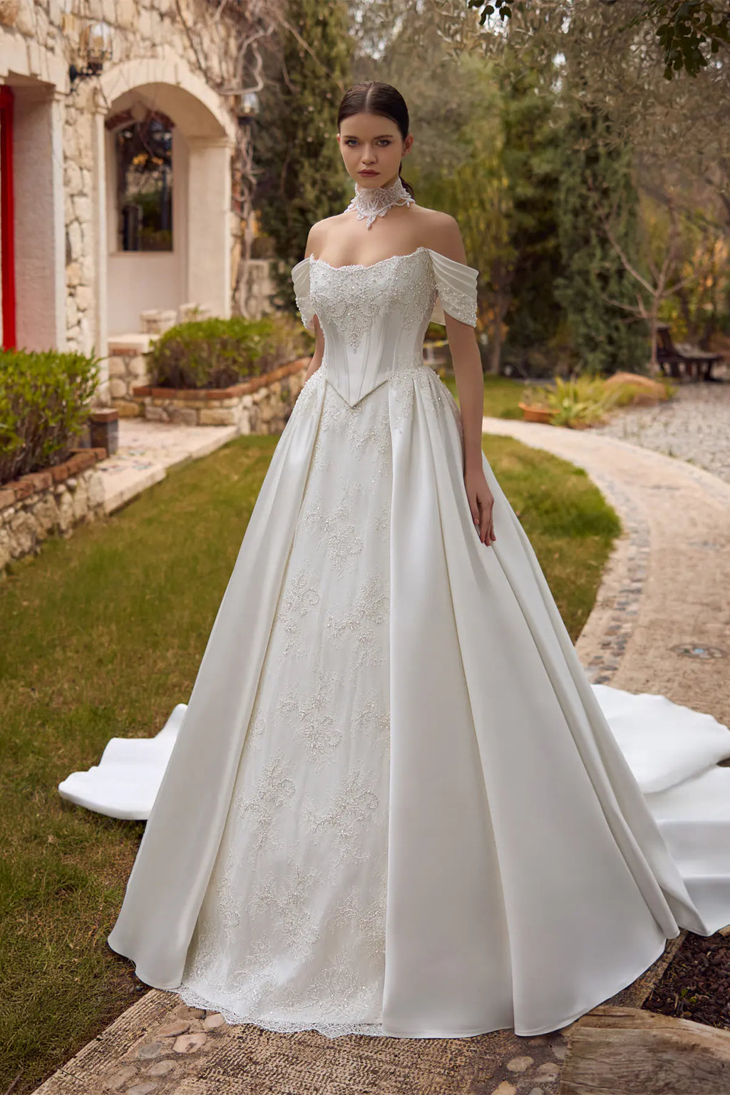 Off-Shoulder Sweetheart Korset Üst Dantel İşlemeli Saten Prenses Gelinlik