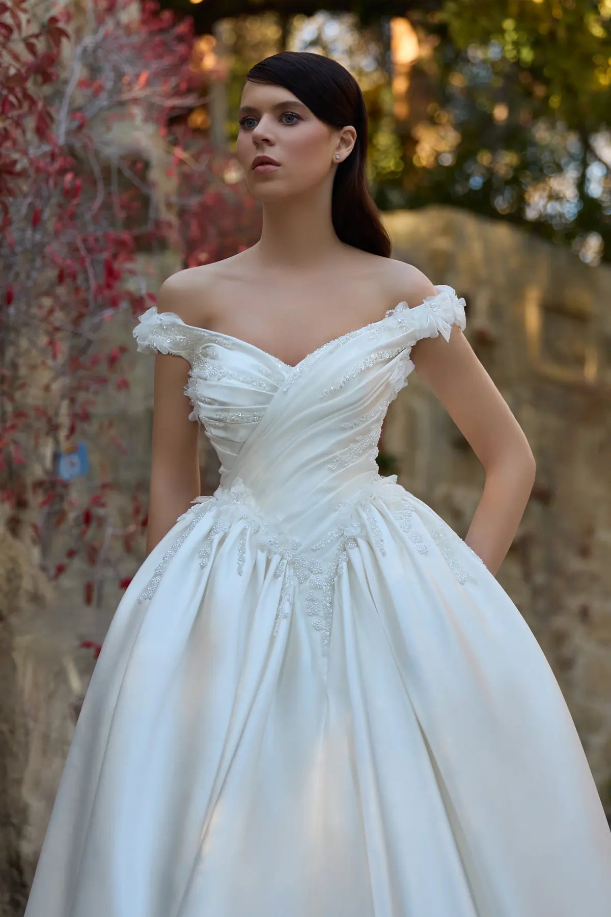 Off-Shoulder Çapraz Drapeli Saten Korset Kristal İşlemeli Kabarık Prenses Gelinlik | Annabella Bridal