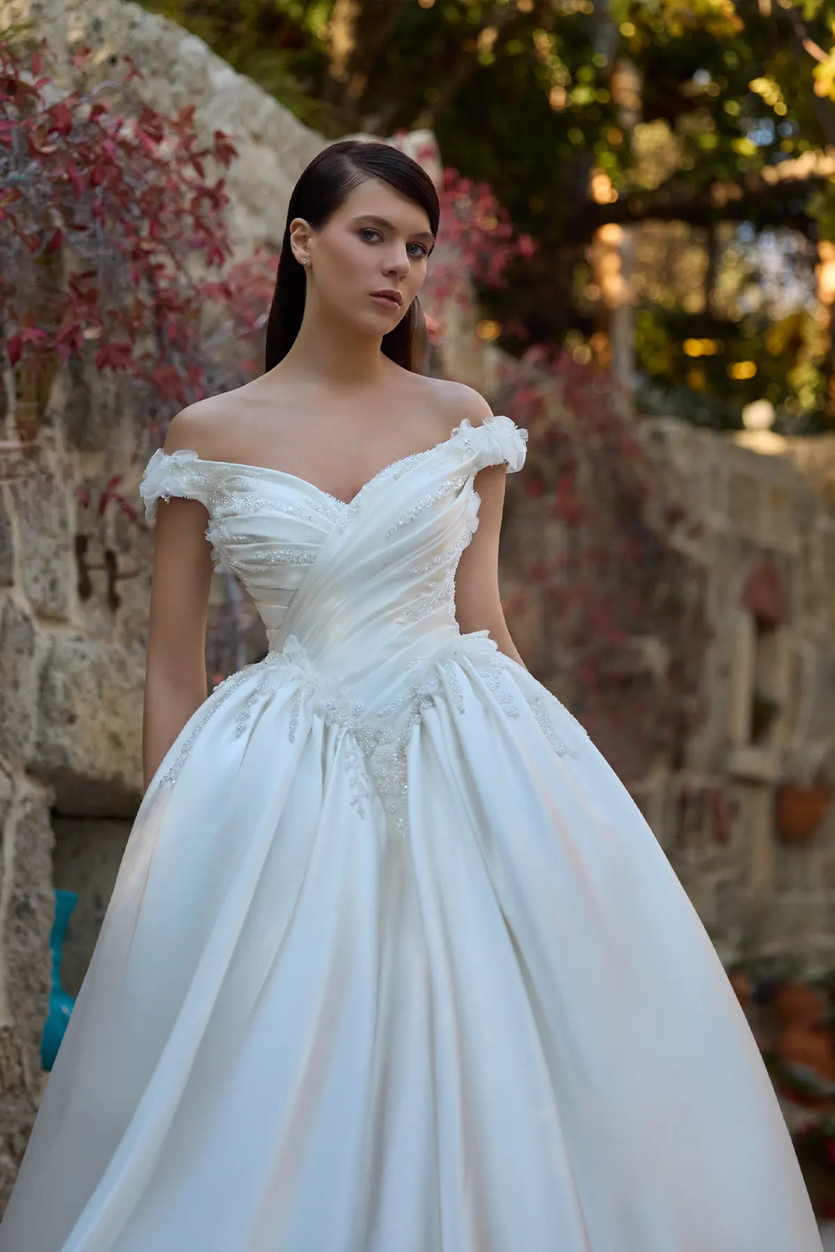 Off-Shoulder Çapraz Drapeli Saten Korset Kristal İşlemeli Kabarık Prenses Gelinlik | Annabella Bridal