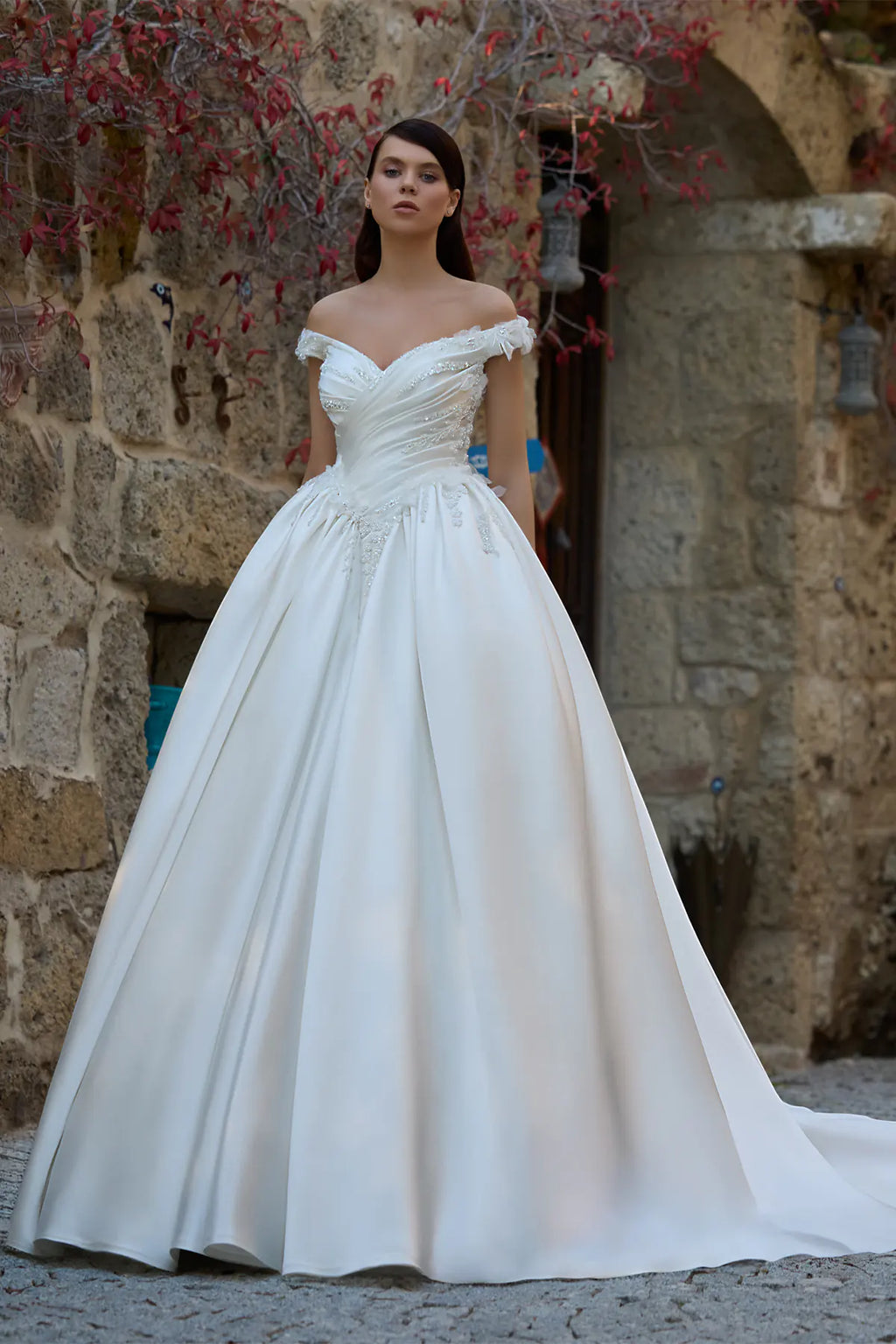 Off-Shoulder Çapraz Drapeli Saten Korset Kristal İşlemeli Kabarık Prenses Gelinlik | Annabella Bridal