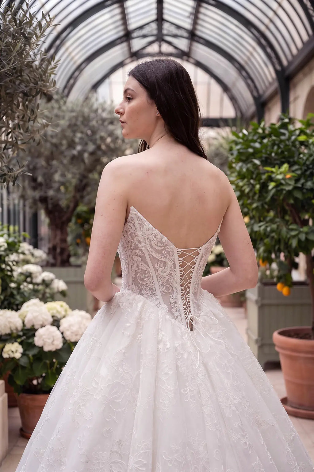 Straplez Derin V İllüzyon Plunge Barok Dantel Korseli Jakarlı Dantel Kabarık Prenses Gelinlik | Annabella Bridal