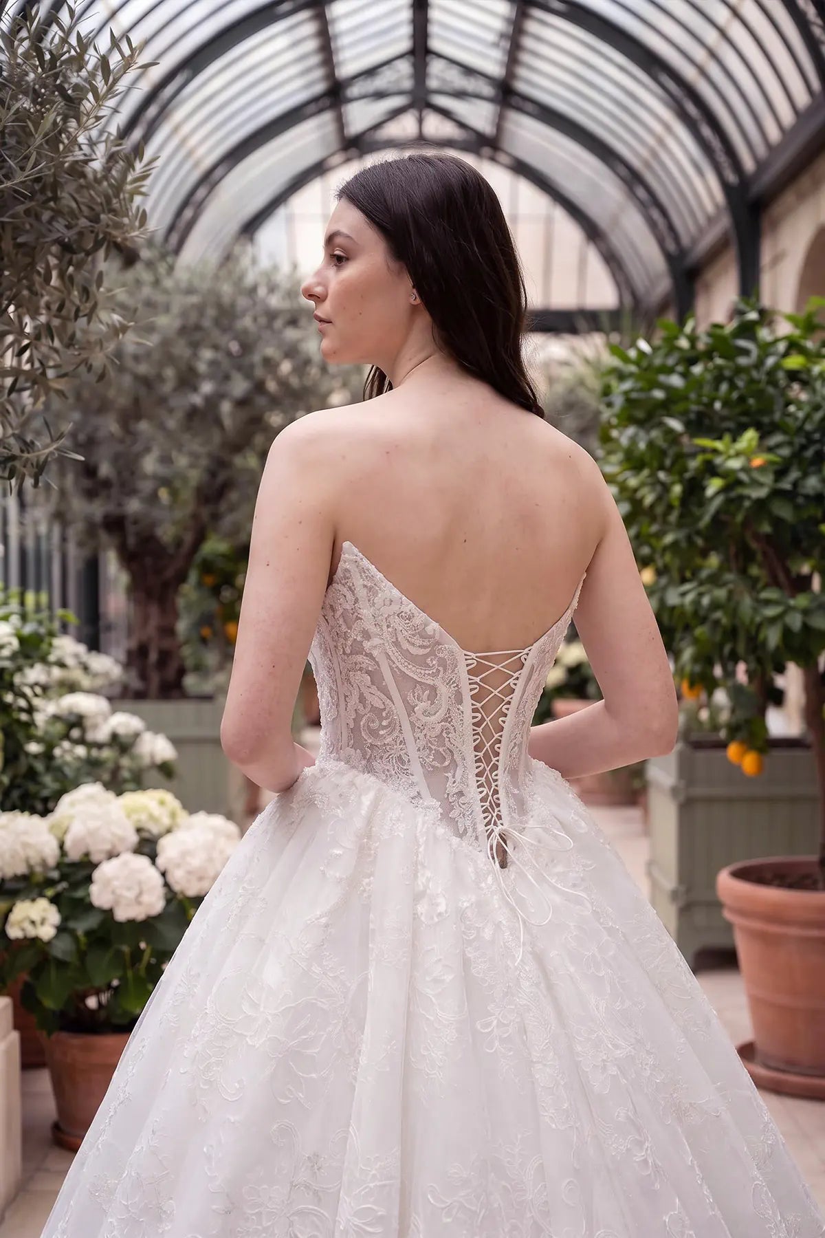 Straplez Derin V İllüzyon Plunge Barok Dantel Korseli Jakarlı Dantel Kabarık Prenses Gelinlik | Annabella Bridal