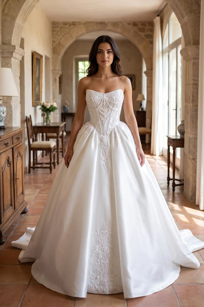 Straplez Kalp Yaka Sallantılı İnci Zincirli Barok Dantel Aplike Saten Prenses Gelinlik | Annabella Bridal