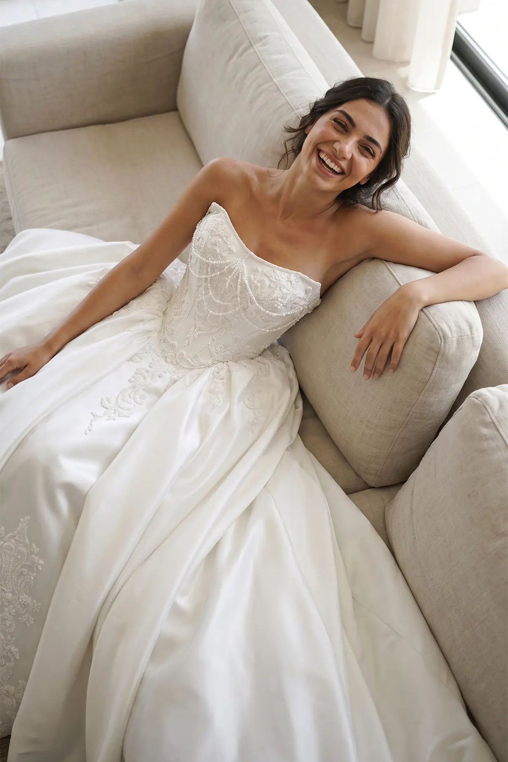 Straplez Kalp Yaka Sallantılı İnci Zincirli Barok Dantel Aplike Saten Prenses Gelinlik | Annabella Bridal