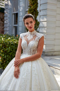 Annabella Prenses Gelinlik – Hakim Yaka, Kabartmalı Dantel Detaylı ve Kabarık Etek - Annabella Bridal – Modern ve Zamansız Gelinlik Tasarımları - Annabella