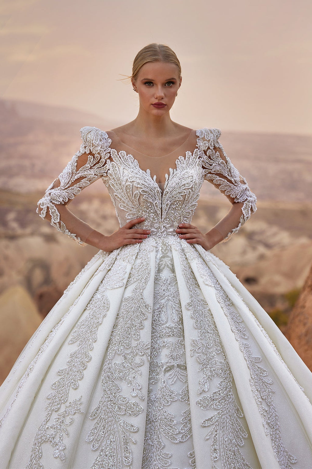 Derin V Yaka Vatkalı İllüzyon Kollu Kristal Barok Aplike Saten Prenses Gelinlik | Annabella Bridal - Annabella Bridal – Modern ve Zamansız Gelinlik Tasarımları - Annabella