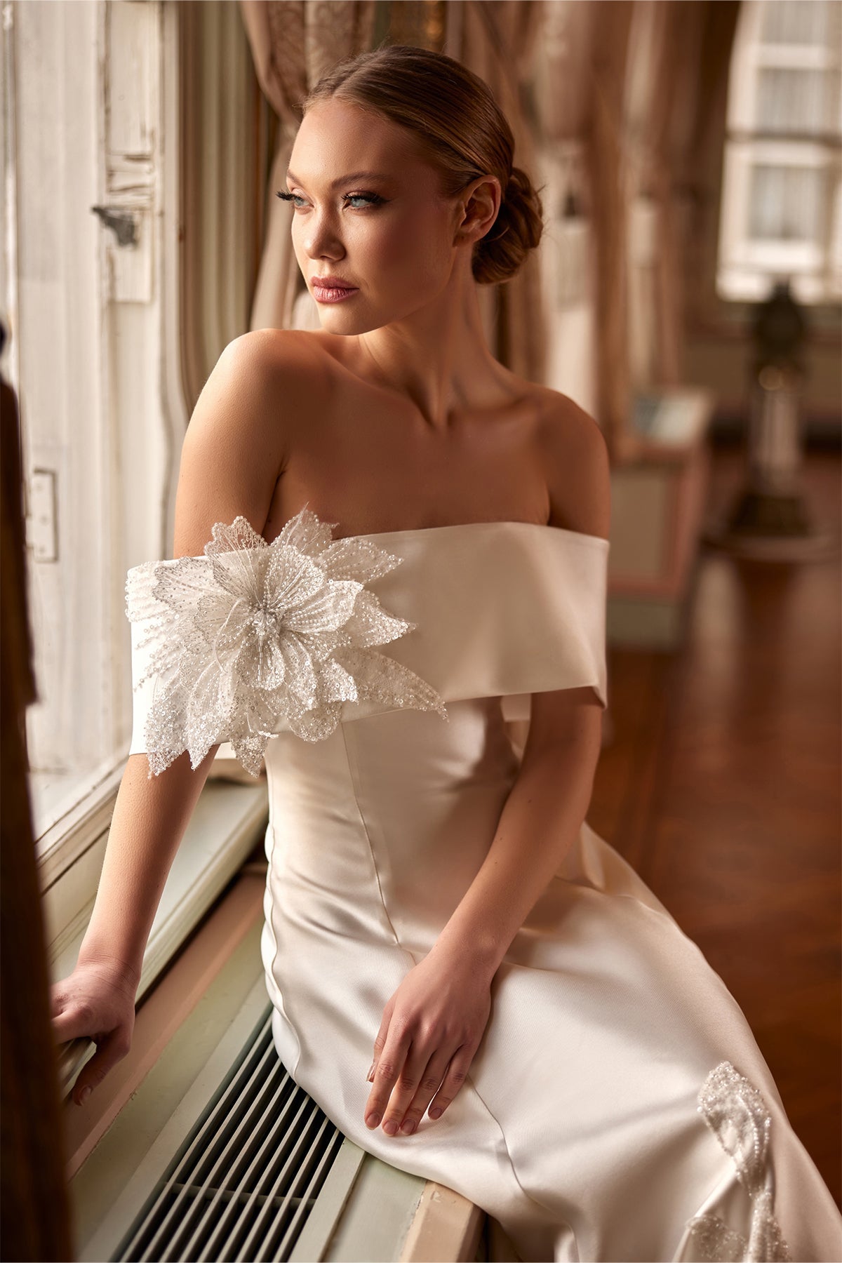 Düşük Omuz 3D Çiçekli Sade Saten Korse Yaprak Dantel Bordürlü A Kesim Gelinlik | Annabella Bridal - Annabella Bridal – Modern ve Zamansız Gelinlik Tasarımları - Annabella