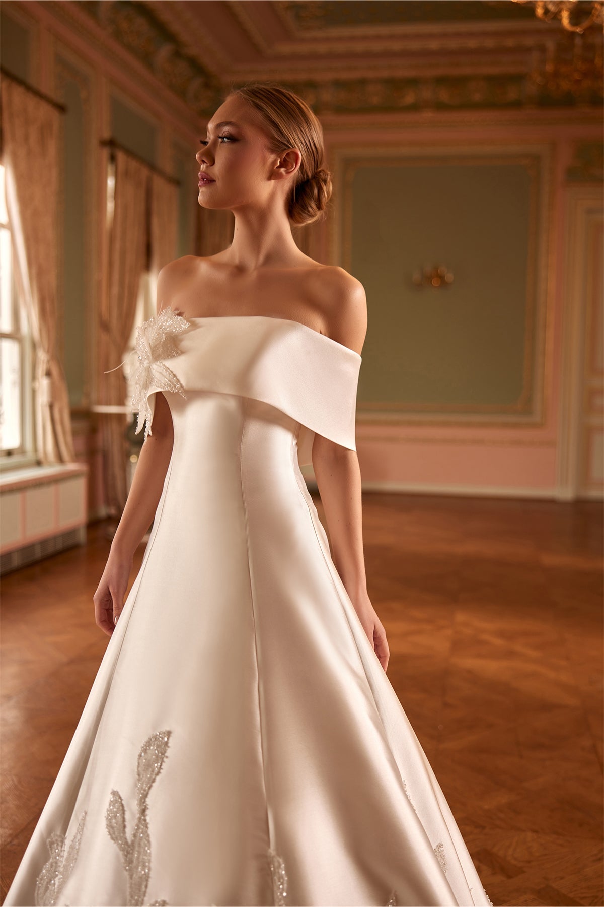 Düşük Omuz 3D Çiçekli Sade Saten Korse Yaprak Dantel Bordürlü A Kesim Gelinlik | Annabella Bridal - Annabella Bridal – Modern ve Zamansız Gelinlik Tasarımları - Annabella