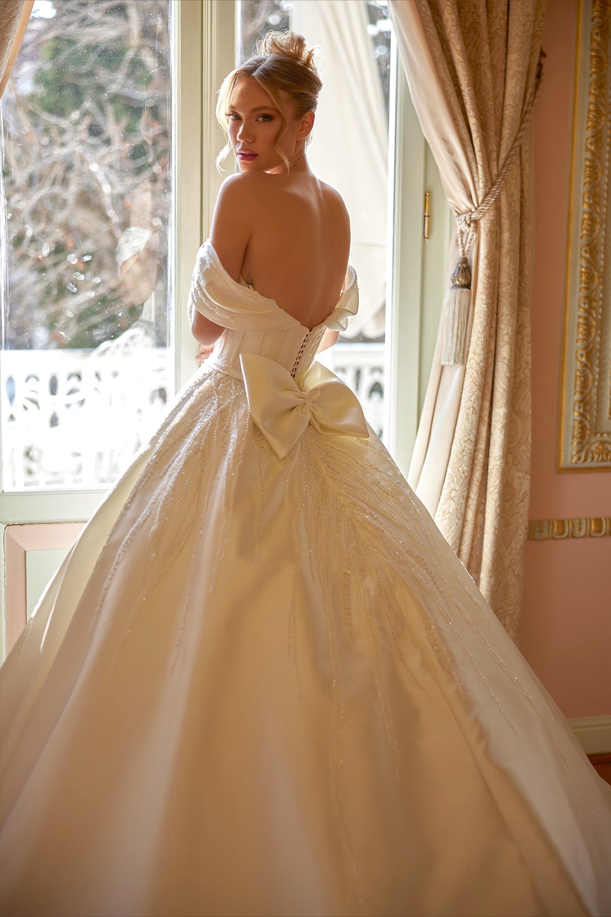 Düşük Omuz Kalp Yaka Transparan Korseli Saten Sırt Fiyonklu Prenses Gelinlik | Annabella Bridal - Annabella Bridal – Modern ve Zamansız Gelinlik Tasarımları - Annabella