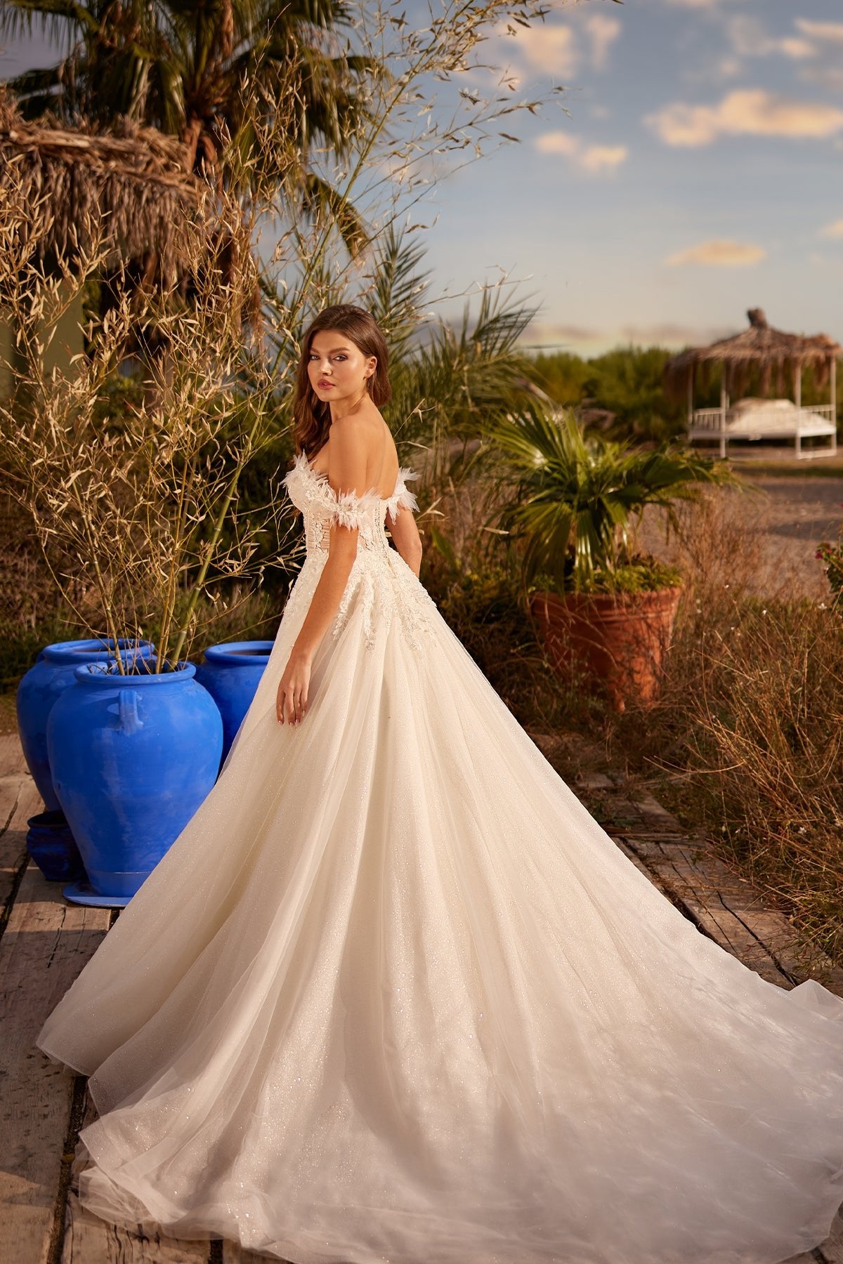 Düşük Omuz Tüy Detaylı Transparan Korseli Simli Tül A Kesim Gelinlik | Annabella Bridal - Annabella Bridal – Modern ve Zamansız Gelinlik Tasarımları - Annabella