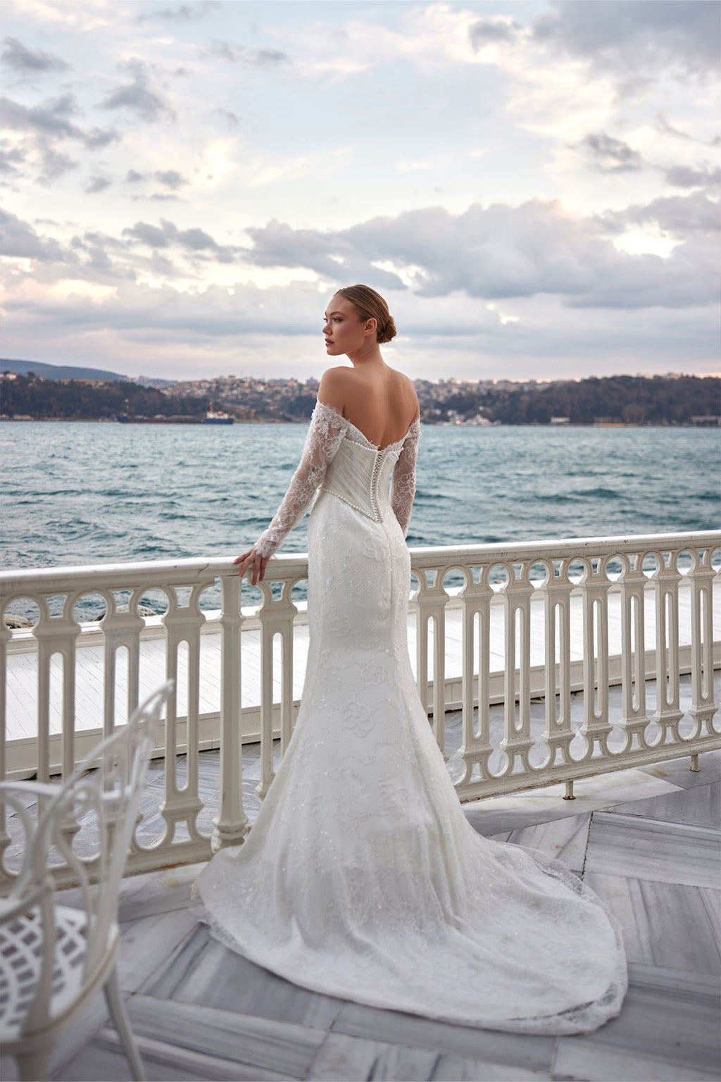 Düz Straplez Fransız Dantel Kollu Diyagonal İnci Garnili Açık Sırt Balık Gelinlik | Annabella Bridal - Annabella Bridal – Modern ve Zamansız Gelinlik Tasarımları - Annabella