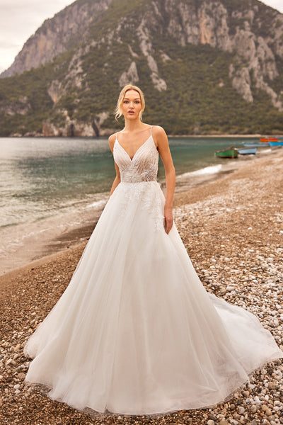 İnce Askılı Floral İşlemeli Derin V Yakalı Simli Tül Helen Gelinlik