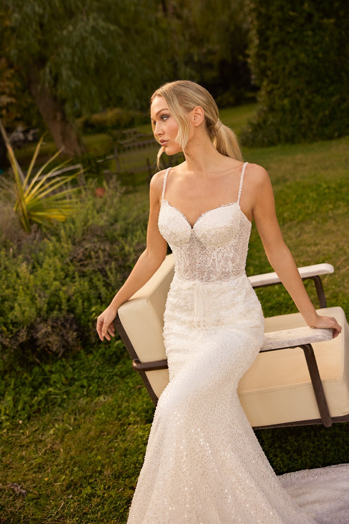 İnce Askılı Kalp Yaka Tam Kristal İşlemeli Fiyonk Detaylı Balık Gelinlik | Annabella Bridal - Annabella Bridal – Modern ve Zamansız Gelinlik Tasarımları - Annabella