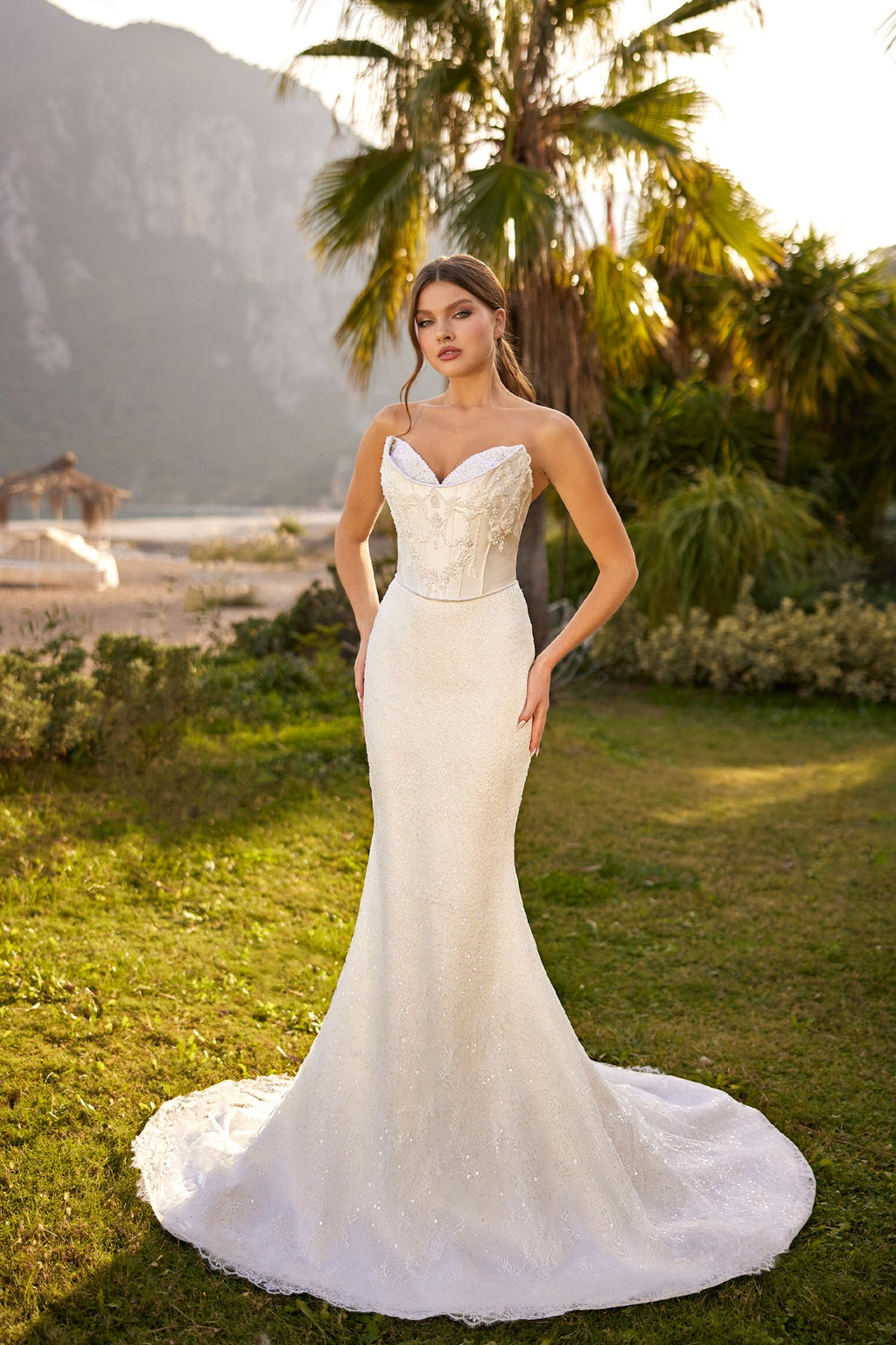 İnci ve Kristal İşlemeli Kalp Yaka Balenli Korse Balık Gelinlik | Annabella Bridal - Annabella Bridal – Modern ve Zamansız Gelinlik Tasarımları - Annabella