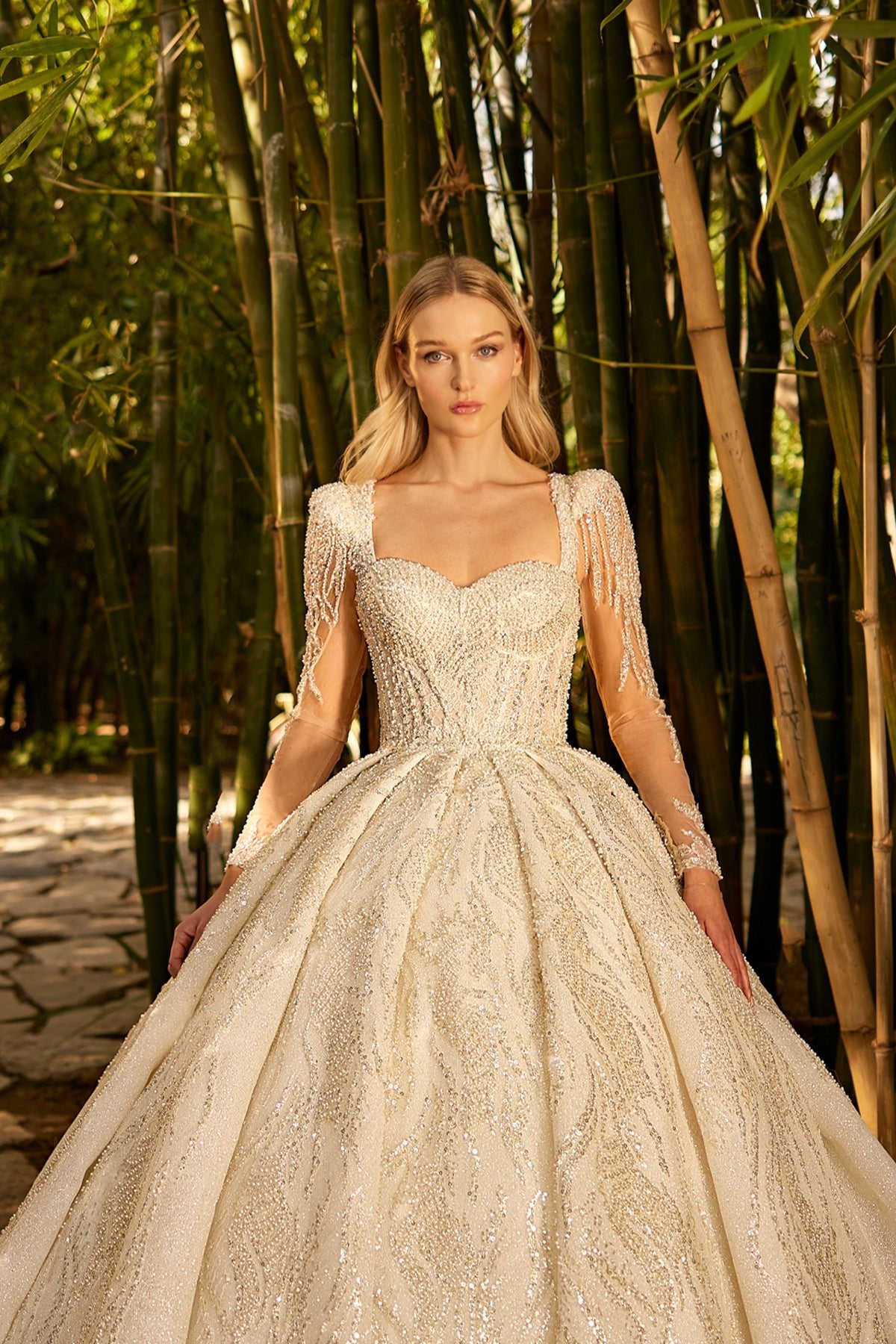 Kalp Yaka Kristal Saçaklı İllüzyon Kollu Tam İşlemeli Kabarık Prenses Gelinlik | Annabella Bridal - Annabella Bridal – Modern ve Zamansız Gelinlik Tasarımları - Annabella