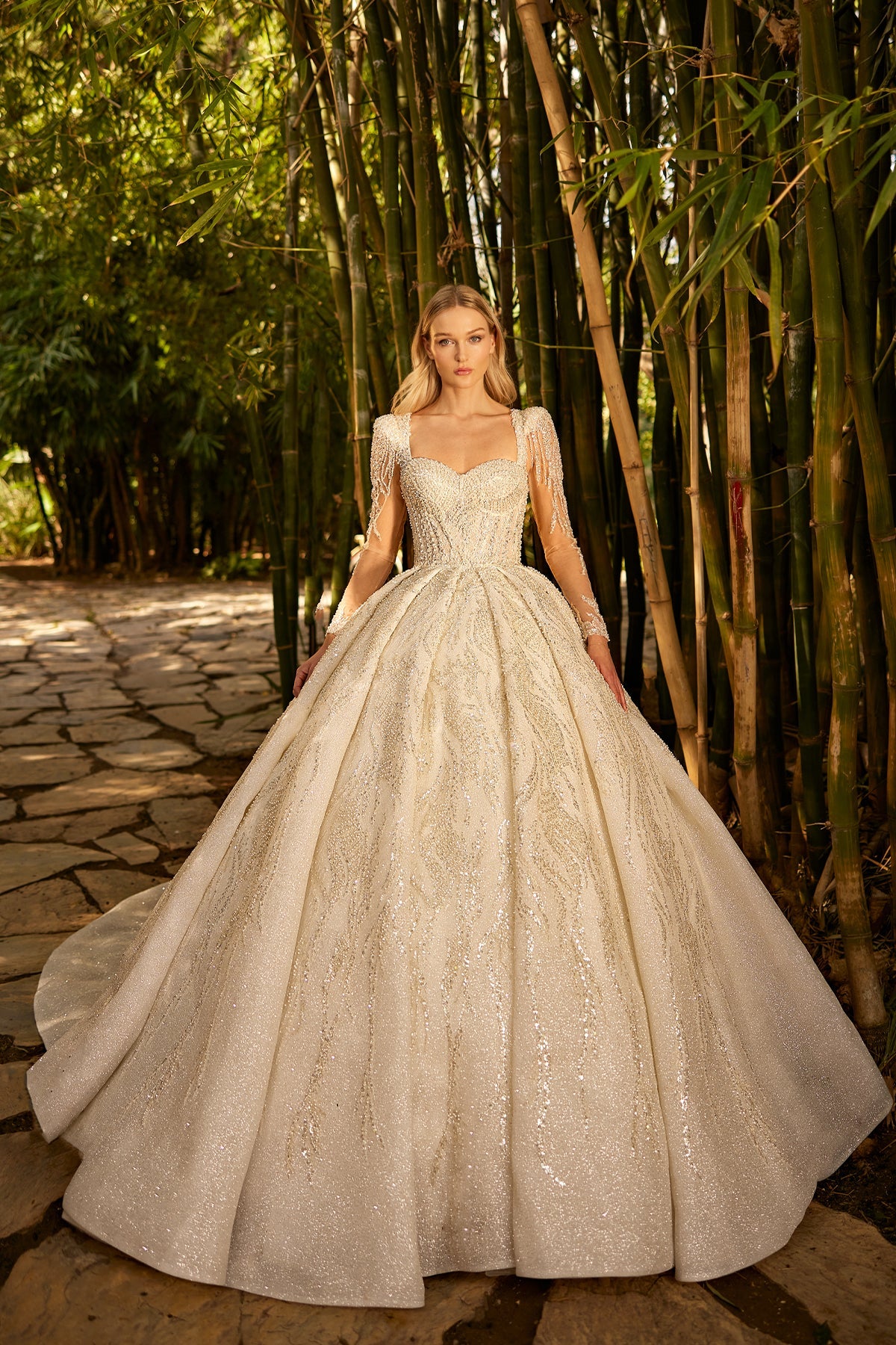 Kalp Yaka Kristal Saçaklı İllüzyon Kollu Tam İşlemeli Kabarık Prenses Gelinlik | Annabella Bridal - Annabella Bridal – Modern ve Zamansız Gelinlik Tasarımları - Annabella