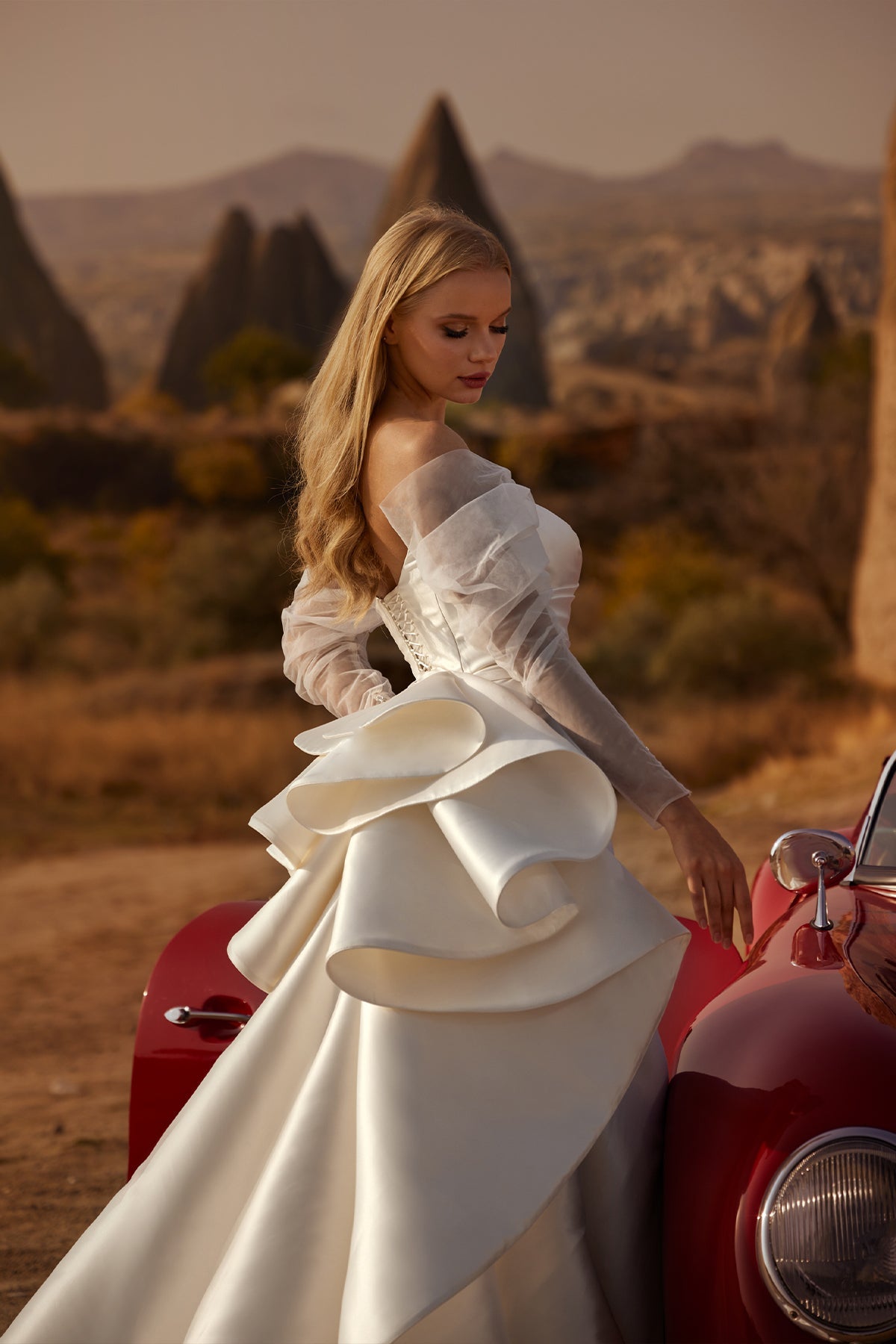 Kalp Yaka Tül Kollu Bağcıklı Sırtlı Çıkarılabilir Volanlı Saten Balık Gelinlik | Annabella Bridal - Annabella Bridal – Modern ve Zamansız Gelinlik Tasarımları - Annabella