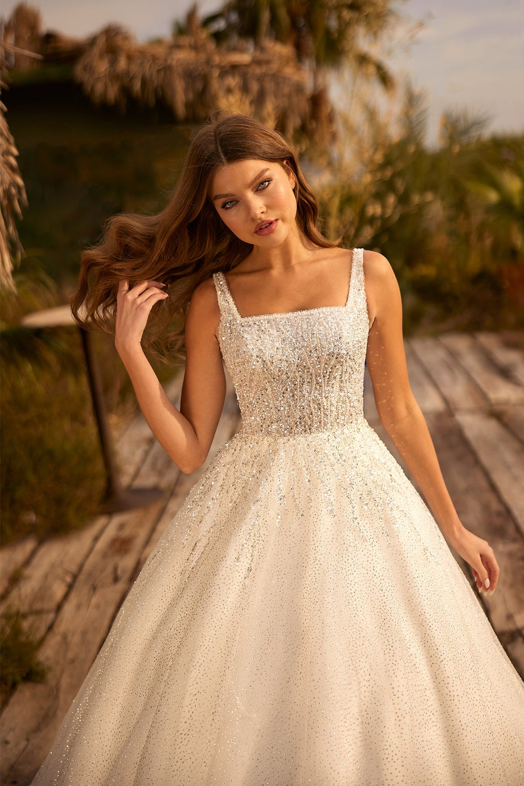 Kare Yaka Kalın Askılı Tam Kristal İşlemeli Simli Tül A Kesim Gelinlik | Annabella Bridal - Annabella Bridal – Modern ve Zamansız Gelinlik Tasarımları - Annabella