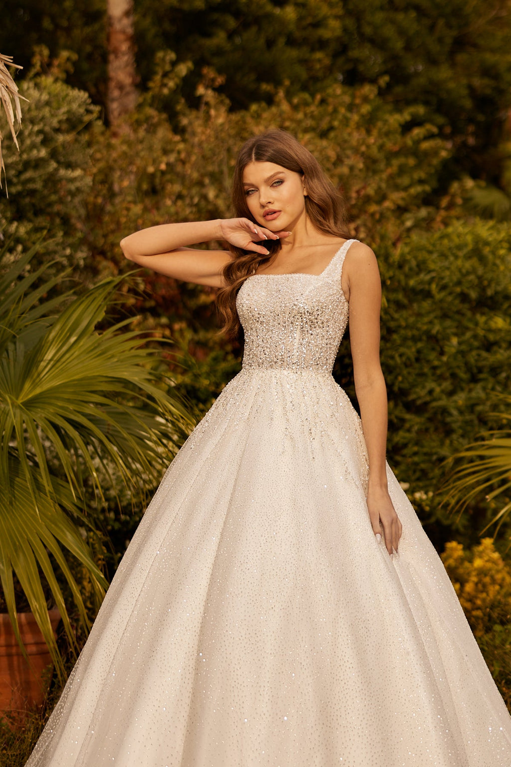Kare Yaka Kalın Askılı Tam Kristal İşlemeli Simli Tül A Kesim Gelinlik | Annabella Bridal - Annabella Bridal – Modern ve Zamansız Gelinlik Tasarımları - Annabella