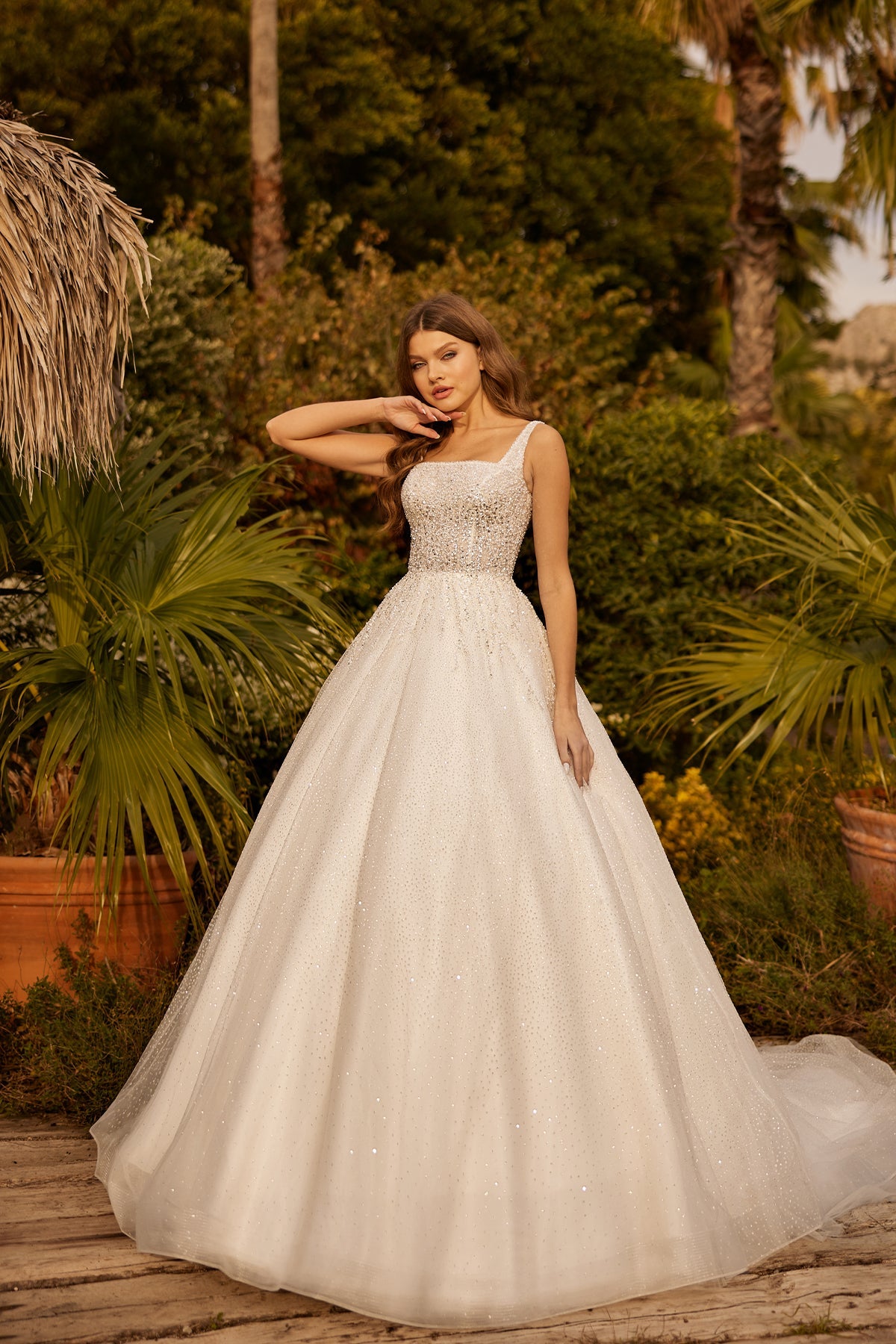 Kare Yaka Kalın Askılı Tam Kristal İşlemeli Simli Tül A Kesim Gelinlik | Annabella Bridal - Annabella Bridal – Modern ve Zamansız Gelinlik Tasarımları - Annabella
