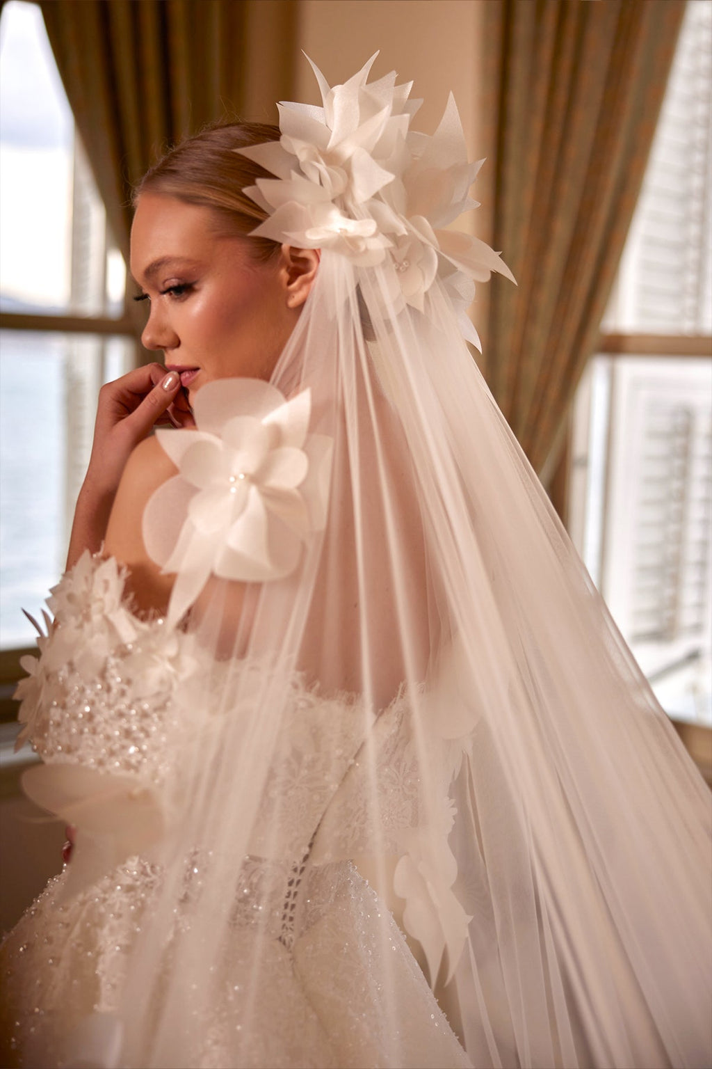 Kayık Yaka 3D Floral Aplikeli İnci İşlemeli Balenli Korse Prenses Gelinlik | Annabella Bridal - Annabella Bridal – Modern ve Zamansız Gelinlik Tasarımları - Annabella