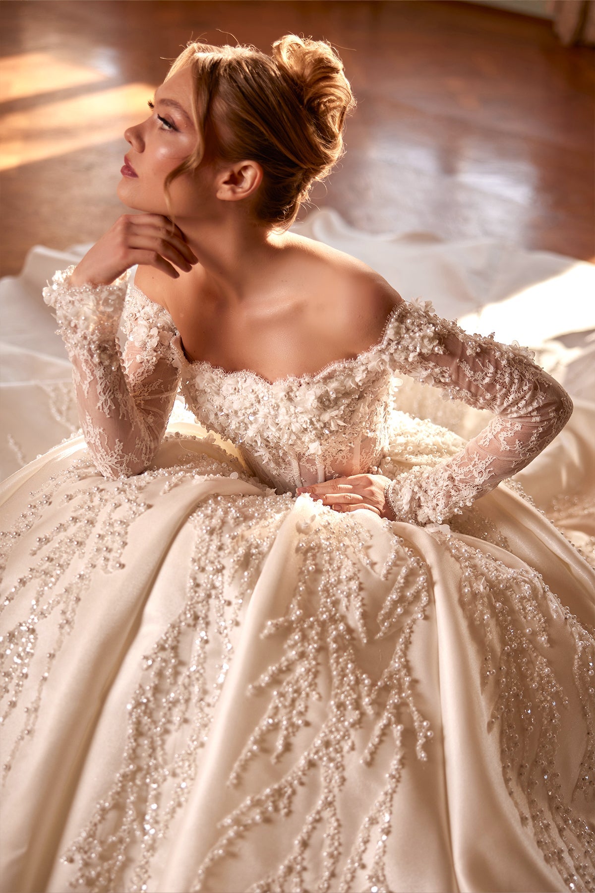 Off - Shoulder Uzun Kollu 3D Floral İnci Cascade İşlemeli Pileli Saten Prenses Gelinlik | Annabella Bridal - Annabella Bridal – Modern ve Zamansız Gelinlik Tasarımları - Annabella