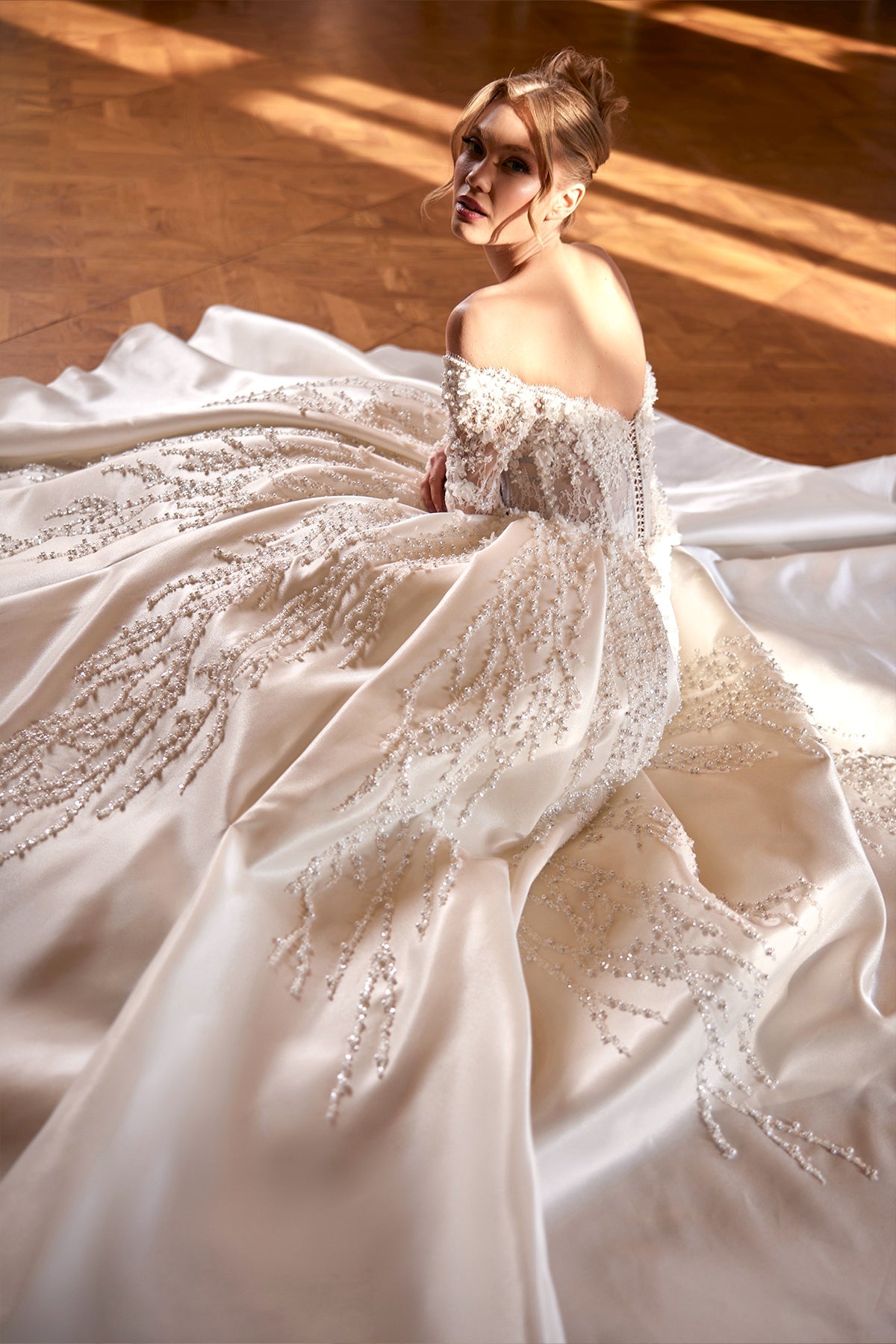 Off - Shoulder Uzun Kollu 3D Floral İnci Cascade İşlemeli Pileli Saten Prenses Gelinlik | Annabella Bridal - Annabella Bridal – Modern ve Zamansız Gelinlik Tasarımları - Annabella