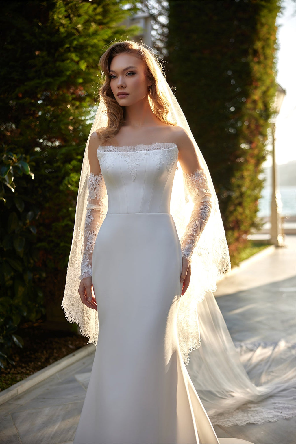 Straplez Sade Saten Fransız Dantel Uzun Kollu Balık Gelinlik | Annabella Bridal - Annabella Bridal – Modern ve Zamansız Gelinlik Tasarımları - Annabella