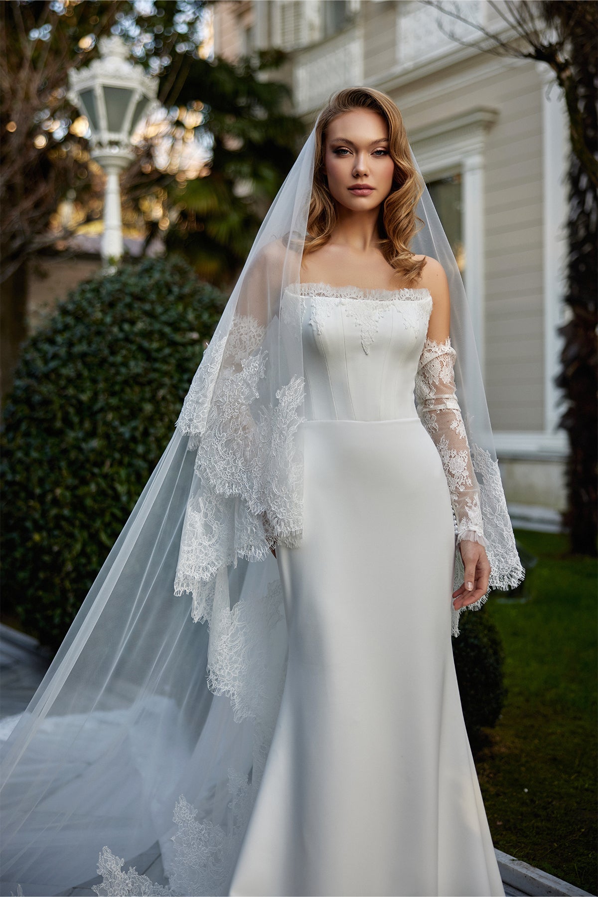 Straplez Sade Saten Fransız Dantel Uzun Kollu Balık Gelinlik | Annabella Bridal - Annabella Bridal – Modern ve Zamansız Gelinlik Tasarımları - Annabella