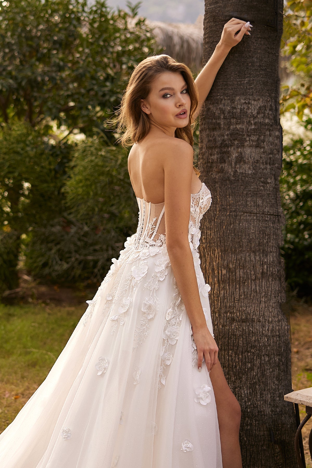 Straplez Transparan Balenli Korse 3D Floral Aplikeli Yırtmaçlı A Kesim Gelinlik | Annabella Bridal - Annabella Bridal – Modern ve Zamansız Gelinlik Tasarımları - Annabella
