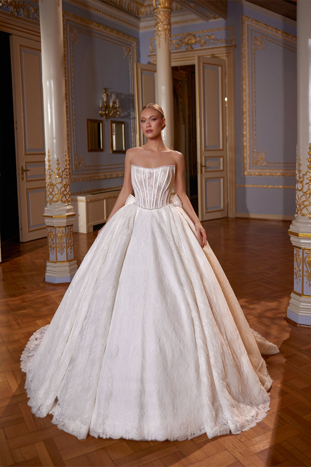 Straplez Transparan Balenli Korse Fransız Dantel Fiyonk Detaylı Kabarık Prenses Gelinlik | Annabella Bridal - Annabella Bridal – Modern ve Zamansız Gelinlik Tasarımları - Annabella