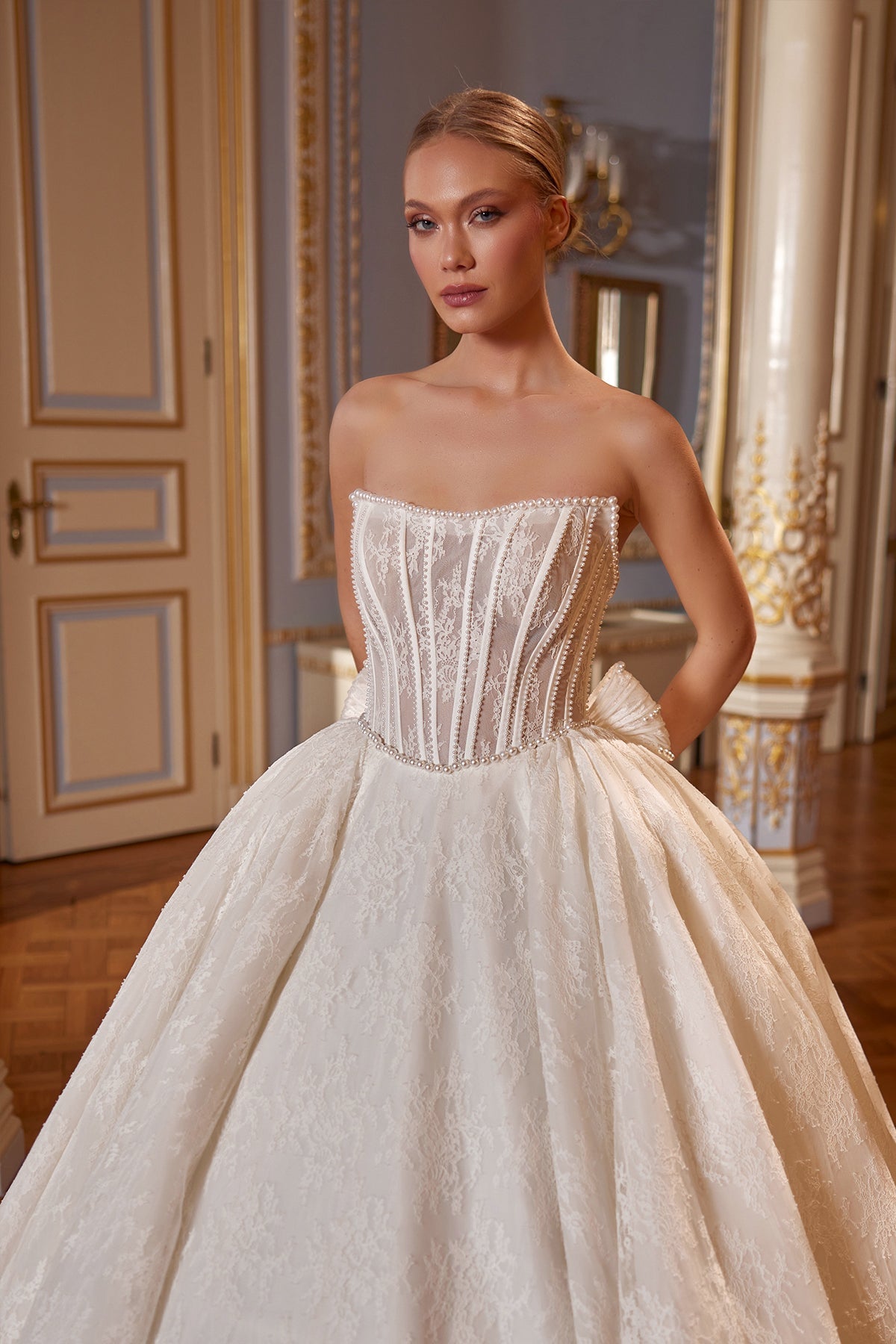 Straplez Transparan Balenli Korse Fransız Dantel Fiyonk Detaylı Kabarık Prenses Gelinlik | Annabella Bridal - Annabella Bridal – Modern ve Zamansız Gelinlik Tasarımları - Annabella