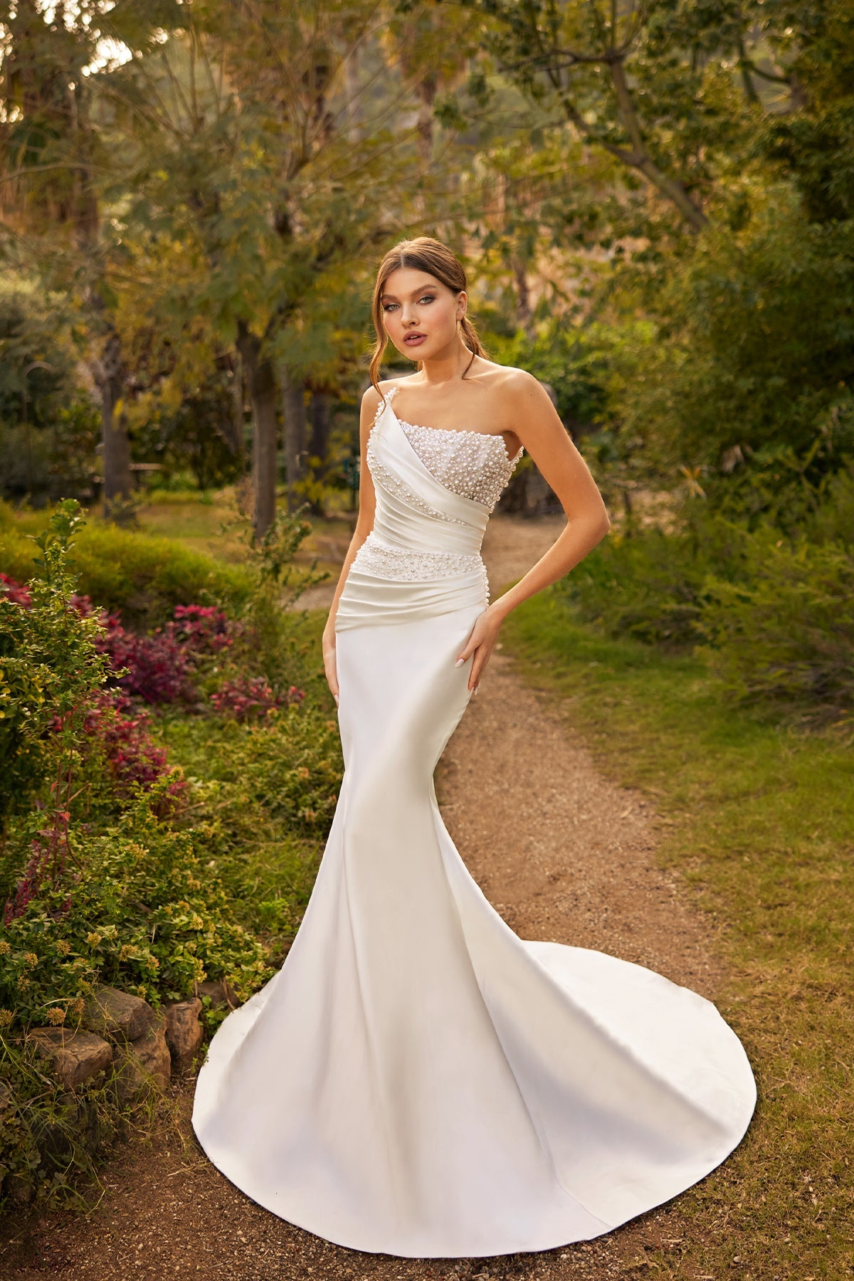 Tek Omuz Asimetrik Drapeli İnci İşlemeli Bağcıklı Sırt Saten Balık Gelinlik | Annabella Bridal - Annabella Bridal – Modern ve Zamansız Gelinlik Tasarımları - Annabella