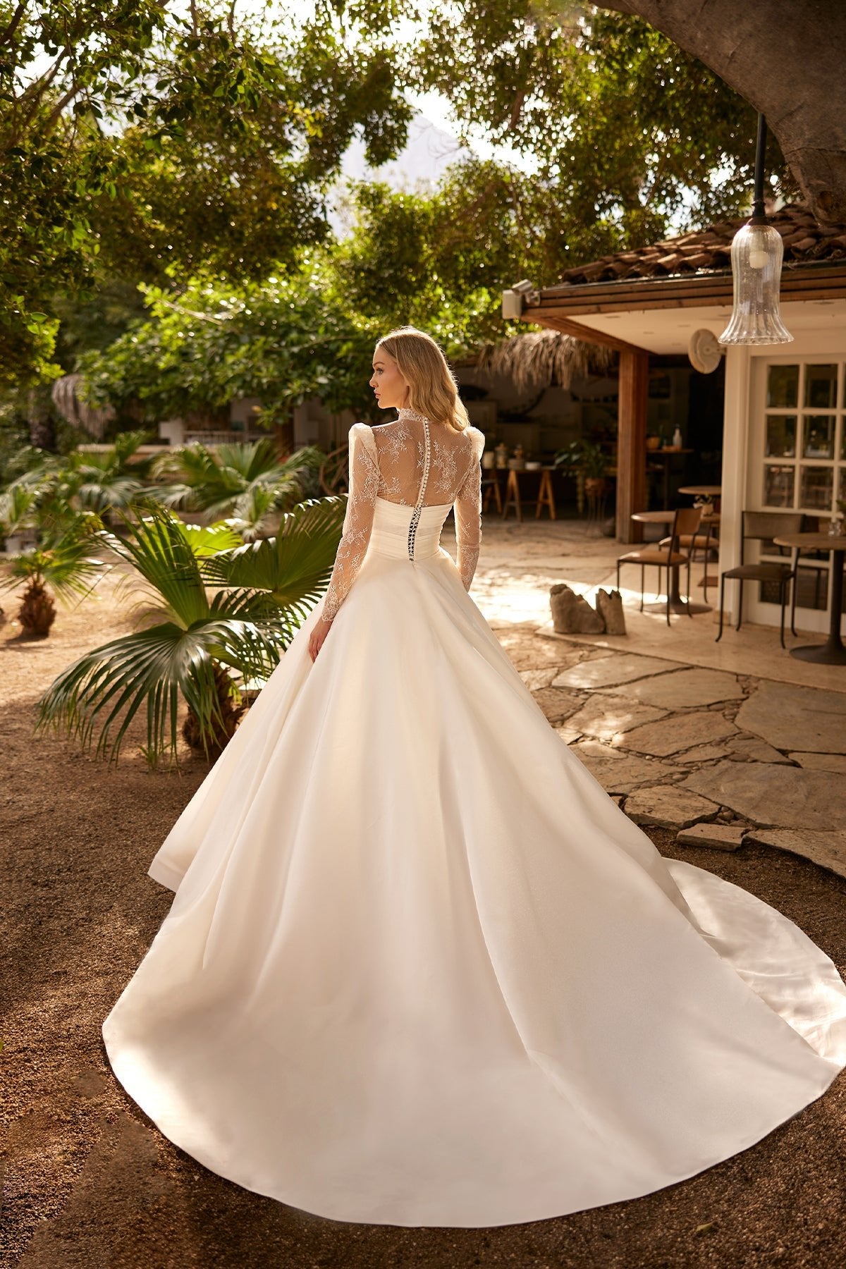 Uzun Dantel Kollu Saten ve Kalp Yaka 3D Floral Tül 2'si 1 Arada A Kesim Gelinlik | Annabella Bridal - Annabella Bridal – Modern ve Zamansız Gelinlik Tasarımları - Annabella
