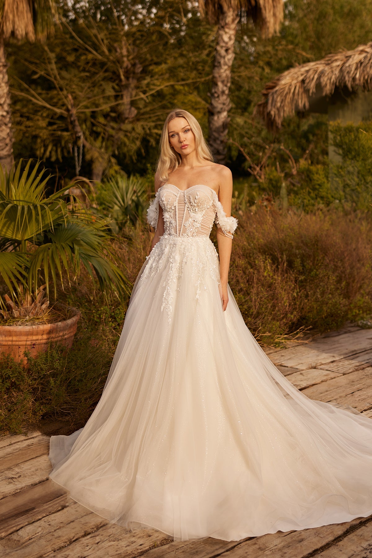 Uzun Dantel Kollu Saten ve Kalp Yaka 3D Floral Tül 2'si 1 Arada A Kesim Gelinlik | Annabella Bridal - Annabella Bridal – Modern ve Zamansız Gelinlik Tasarımları - Annabella
